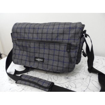 Стильна сумка мессенджер від Eastpak /оригінал з голограмою