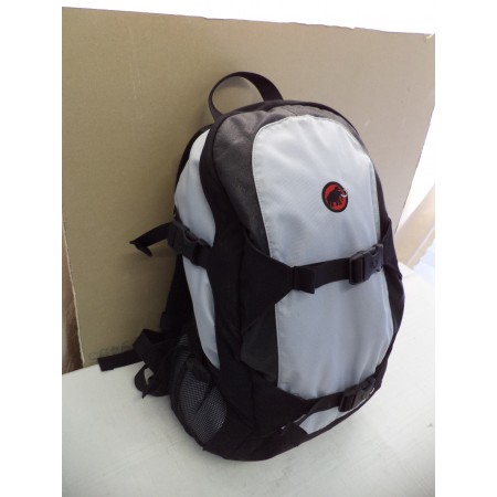 Якісний трекінговий/туристичний/прогулянковий рюкзак MAMMUTОб’єм: десь 30 л Розмір: 47х27х22 см