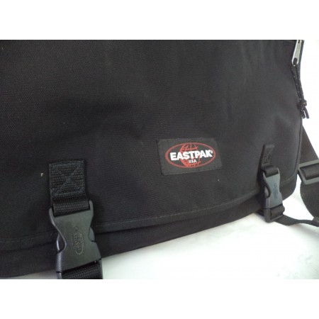 Cумка на плече від культових Eastpak / мессенджер