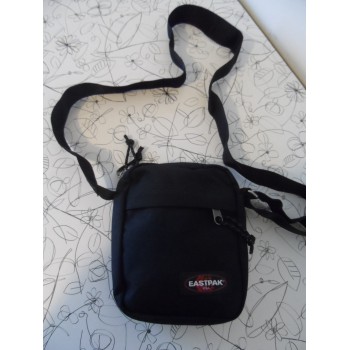 НОВА культова сумка THE ONE на плече від Eastpak