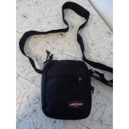 НОВА культова сумка THE ONE на плече від Eastpak