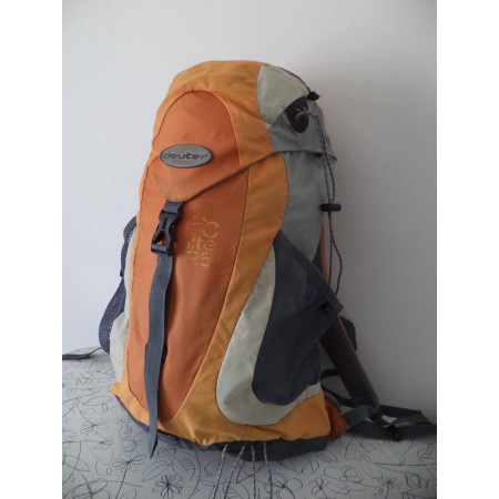 Каркасний туристичний вело рюкзак Deuter +raincover
